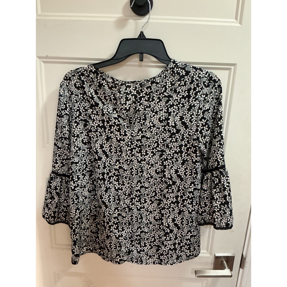 Who What Wear Floral Bell Sleeve Blouse Black White Lace Trim XS